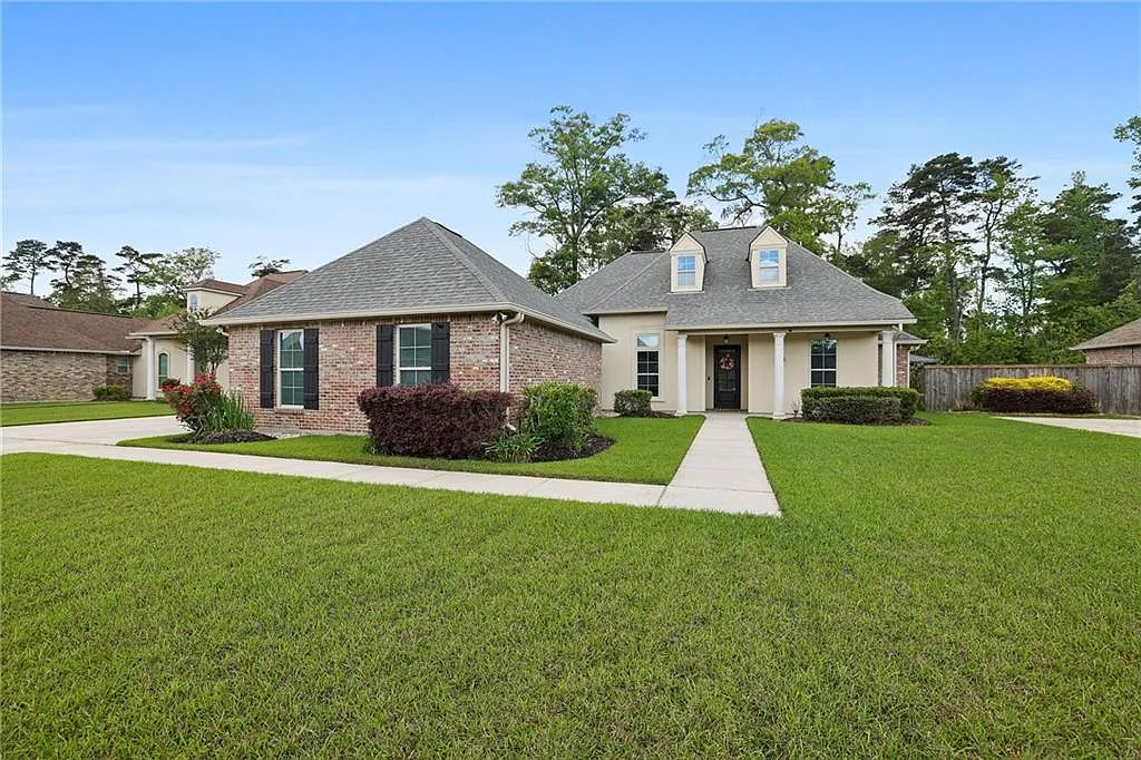 4 bed, 2610 sqft, $2,800 — Photo 1