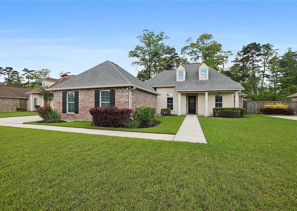 1st image of 8929 Greenleaves Dr