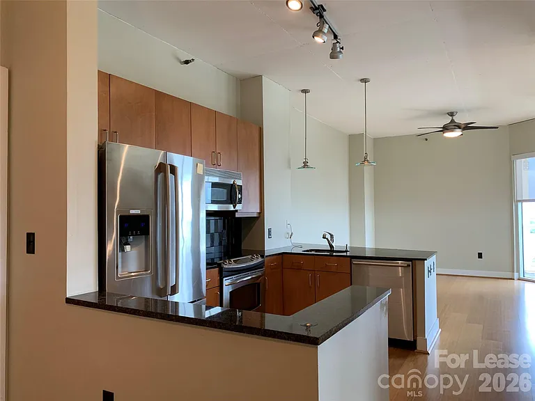505 E 6th St #1305 — Photo 17