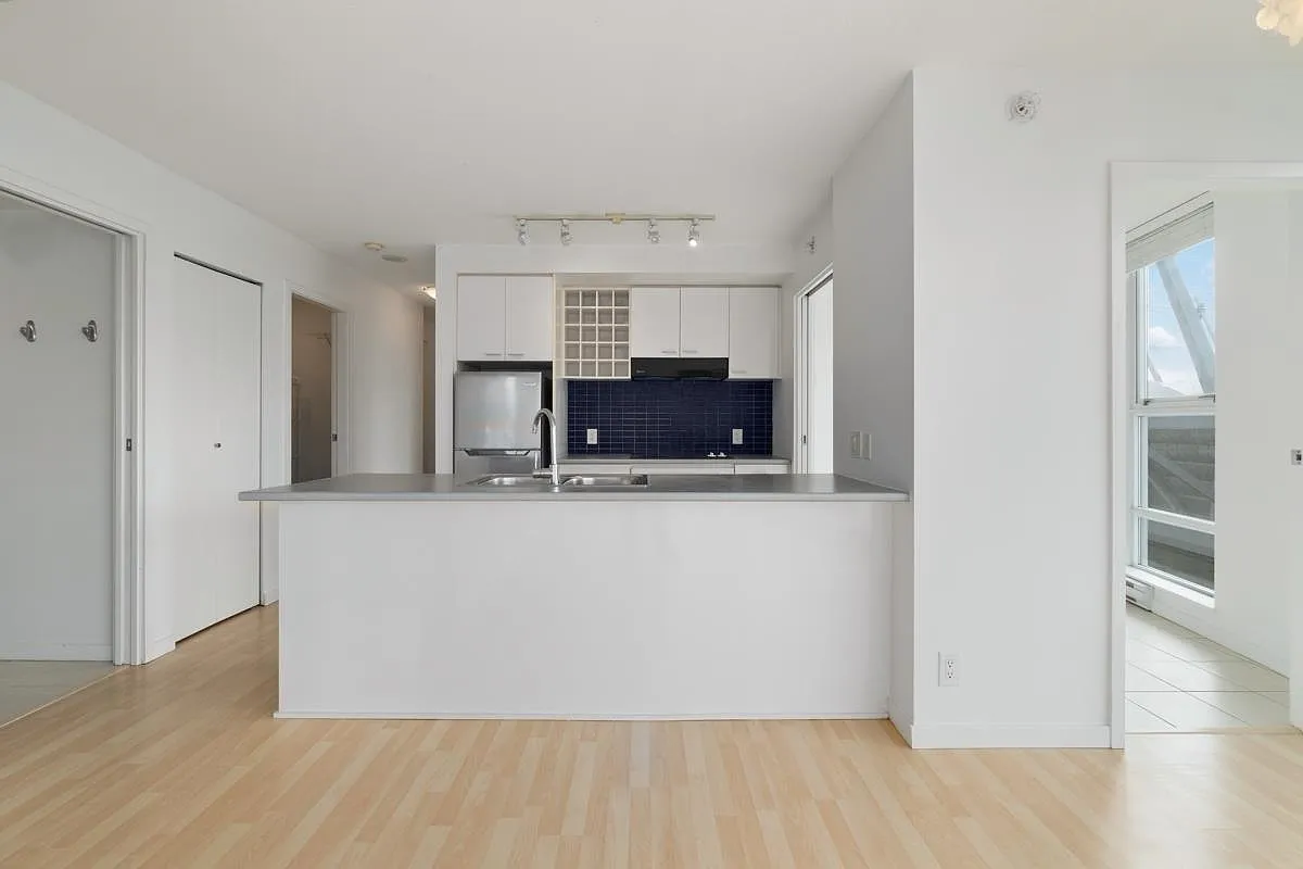 2 bed, 840 sqft, $3,500 — Photo 2