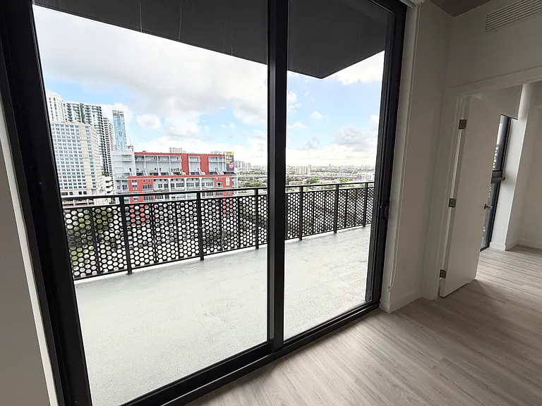 NW 1st Ct — Photo 5