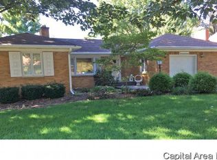 17 Sunset Dr, Jacksonville, IL 62650