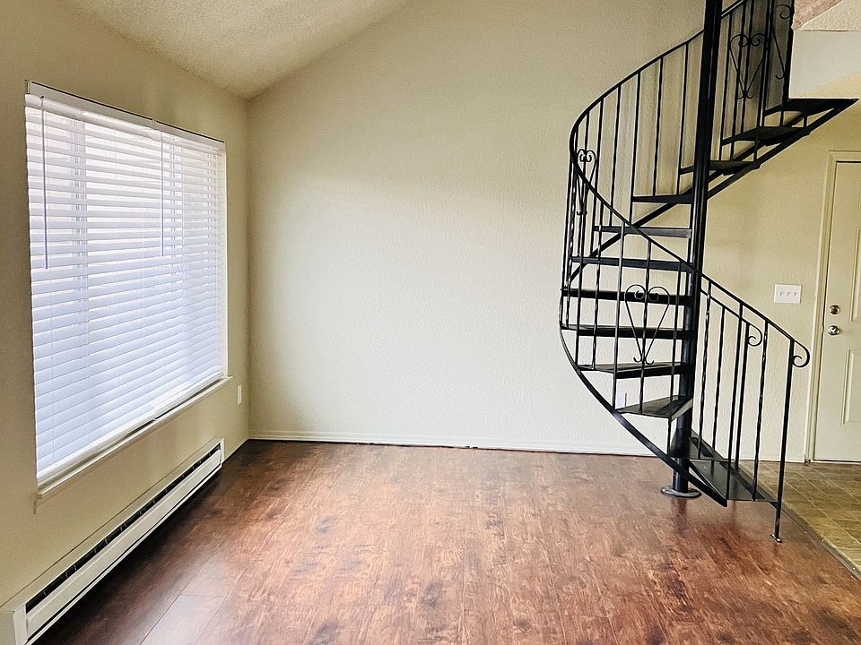 1st image of 1025 W Entiat Ave #C9