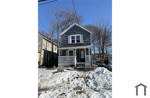 835 Carlysle St Photo 1