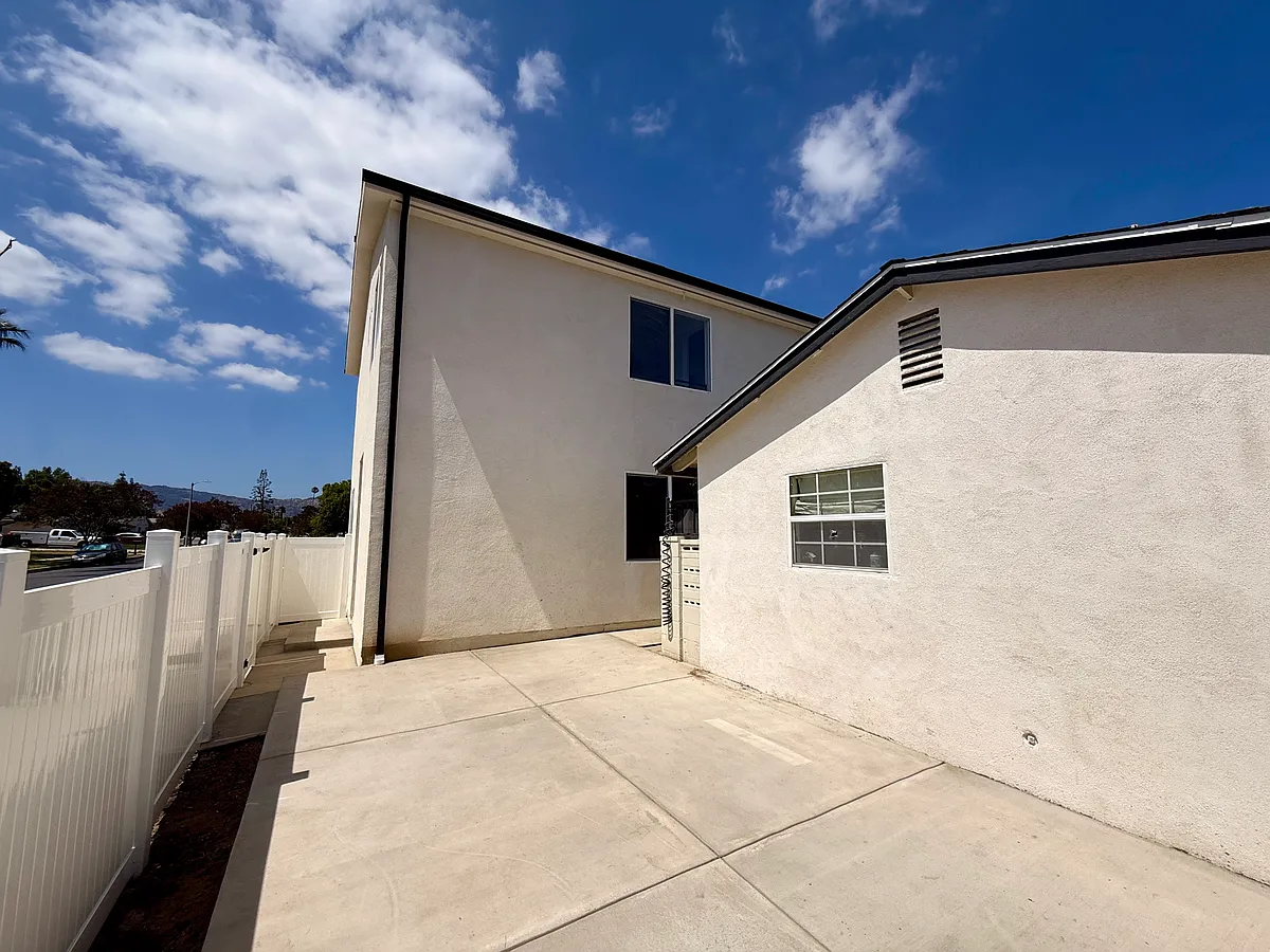 Building Photo - 22657 Valerio St #7402