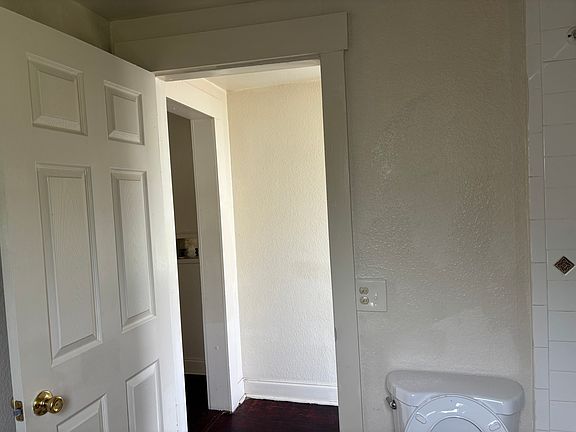 5th image of 2506 E Columbus Dr