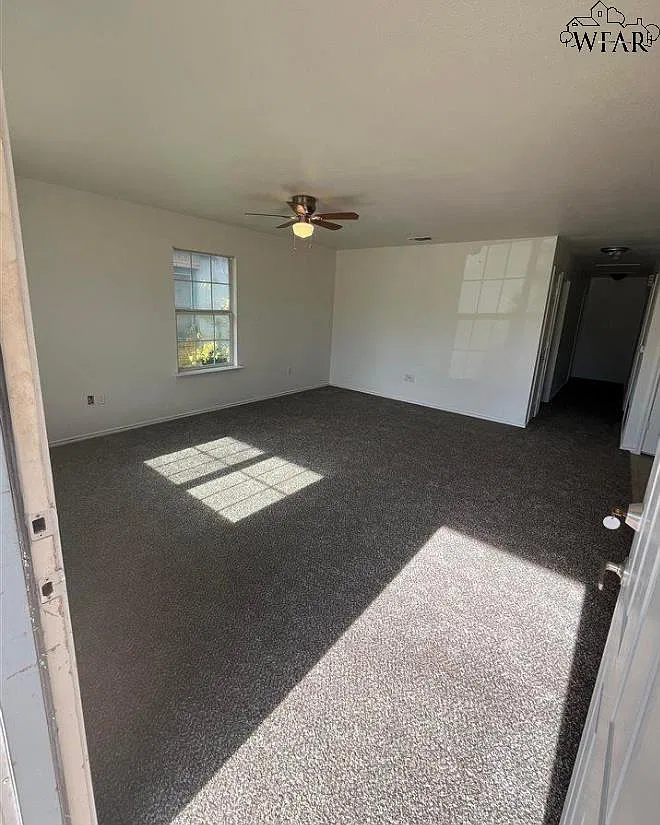 3 bed, 2.0 bath, 1196 sqft, $1,200 — Photo 2