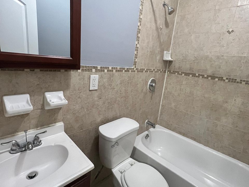 2nd image of 589 Kennedy Blvd #1DD