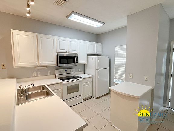 5th image of 2821 Bay Club Dr