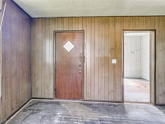 5th image of 3912 Meadowview Dr