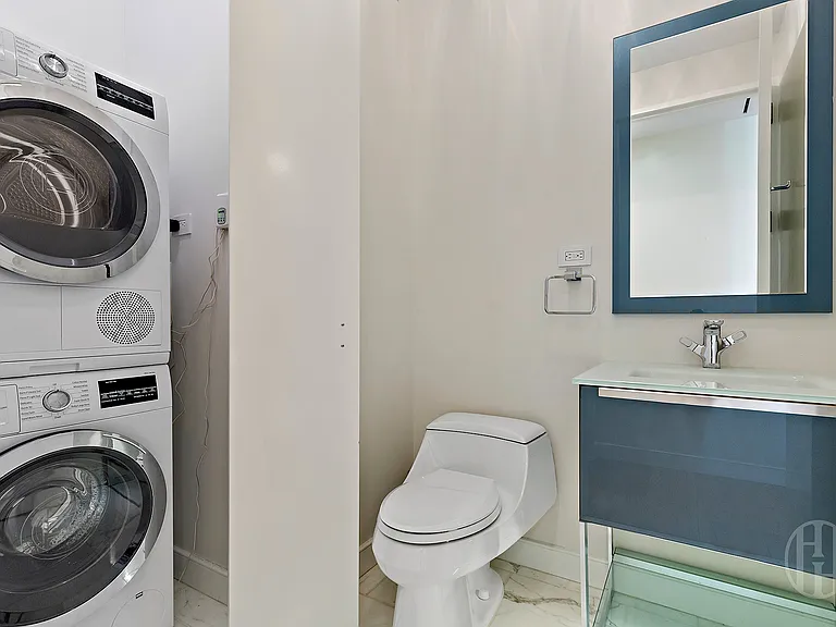 310 E 53rd St #24C — Photo 7