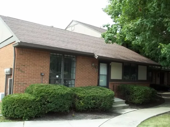 4 Woodview Dr, Perrysburg, OH 43551