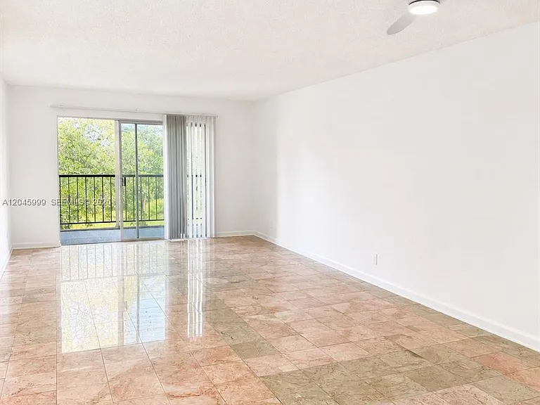 6080 NW 44th St #410 — Photo 4