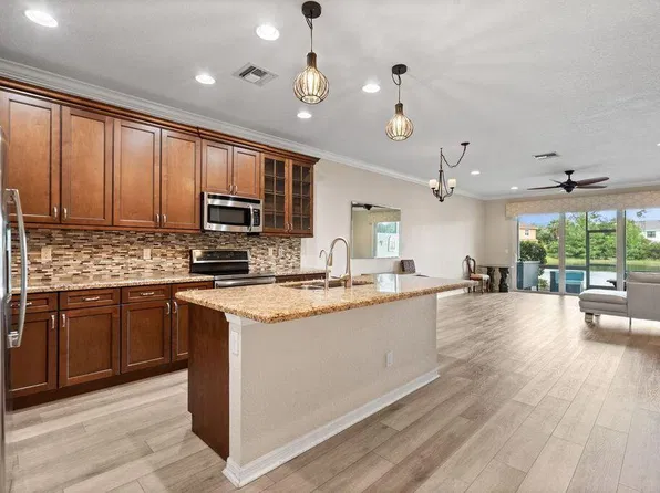 626 SW Glen Crest Way, Stuart, FL 34997