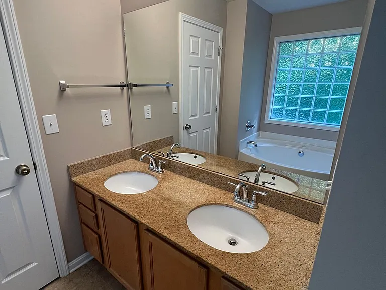 9702 Chetwood Ct — Photo 13