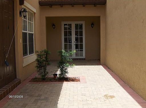 Courtyard 27x11