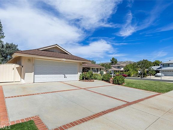 3rd image of 10983 Topeka Dr