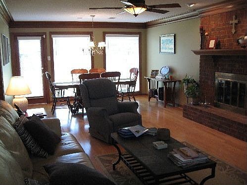 4th image of 9200 Longwood Ln