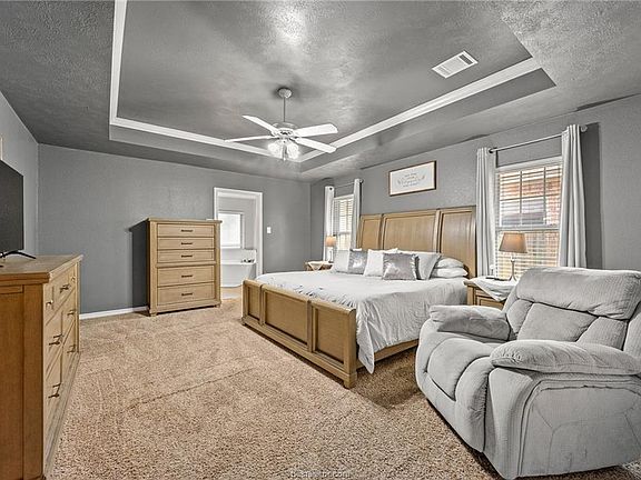 5th image of 912 Emerald Dove Ave