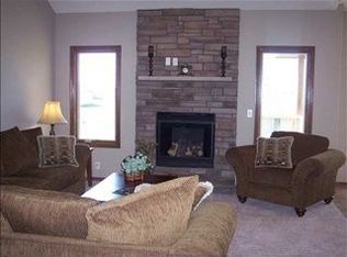 19707 Weir St, Omaha, NE 68135