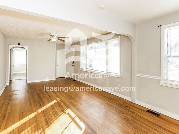 1319605_004_living_room_4.jpg