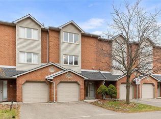 72 Stone Church Rd W #67, Hamilton, ON L9B 2H8