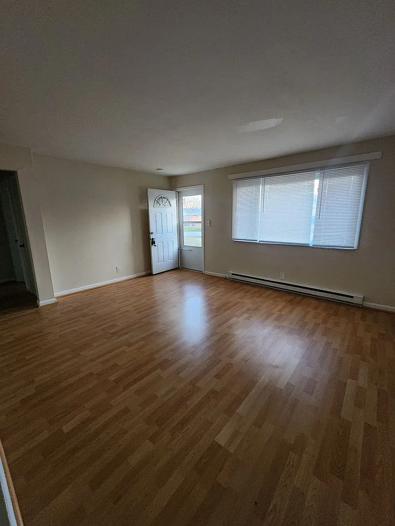 Two Bedroom Duplex located on the Westside off West 10th St and Lynhurst Dr — Photo 2