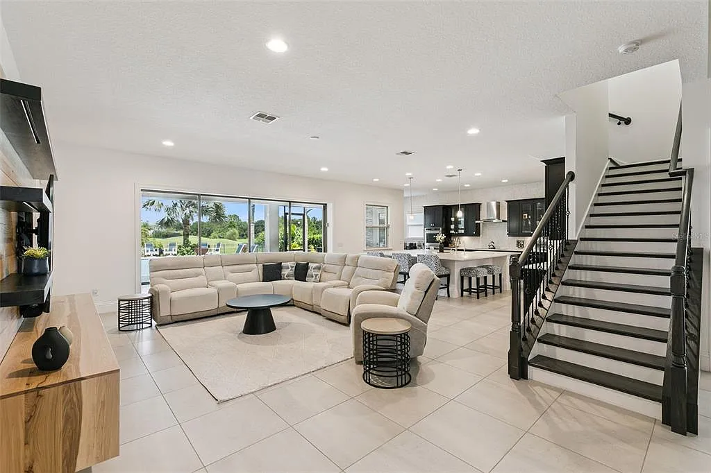 4 bed, 5.0 bath, 4453 sqft, $10,500 — Photo 4