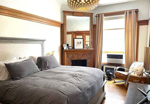 3rd image of 225 W 80th St APT 8D