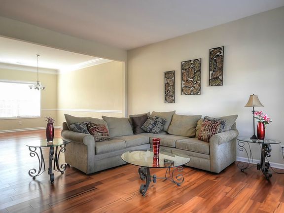 4th image of 300 Ashington Dr