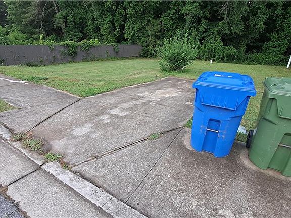 3rd image of 1989 Thomasville Estate Dr SE #48