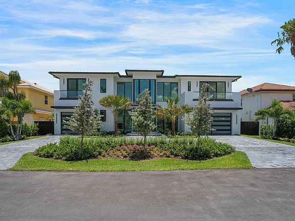 2nd image of 948 Banyan Drive