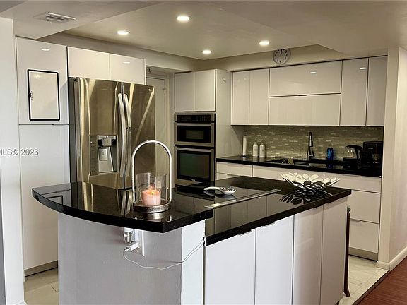 5th image of 2780 NE 183rd St APT 1607