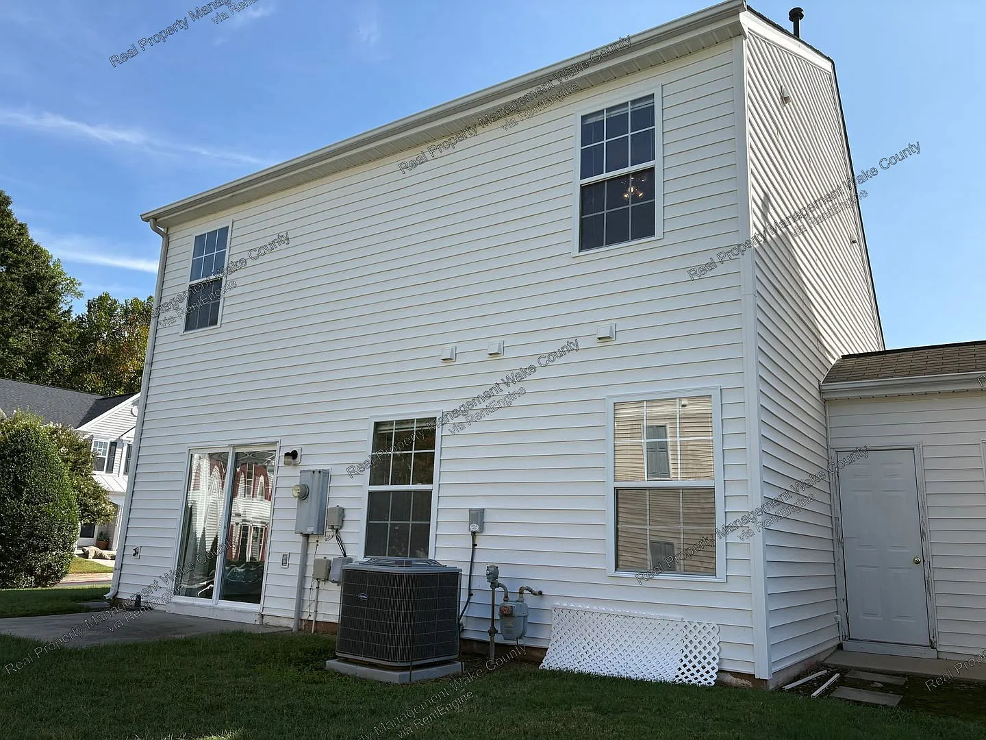 3 bed, 2.5 bath, 1519 sqft, $1,995 — Photo 2