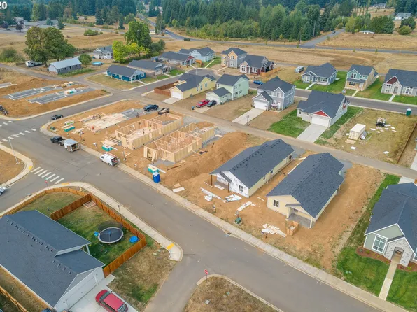 802 Roundtree Blvd, Winlock, WA 98596