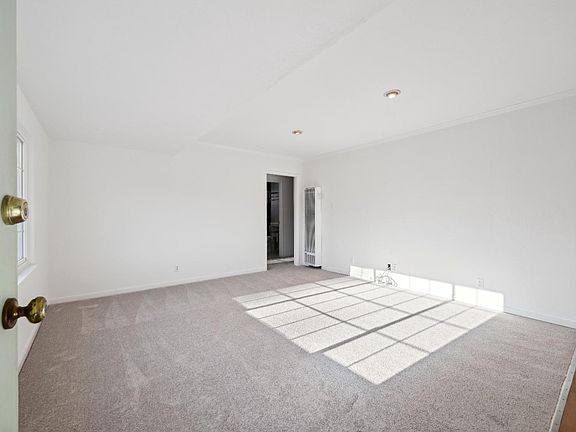4th image of 925 Harold Lane