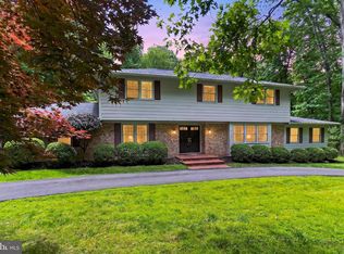 9507 Arnon Chapel Rd, Great Falls, VA 22066
