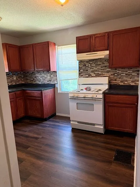 2 bed, 672 sqft, $850 — Photo 3