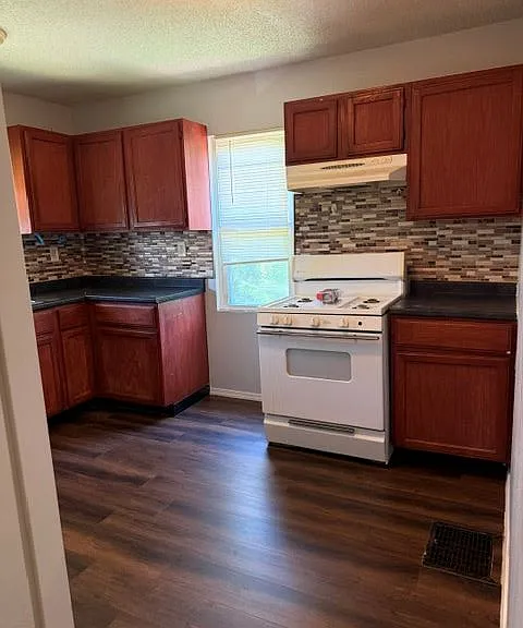 1122 Putnam St — Photo 3