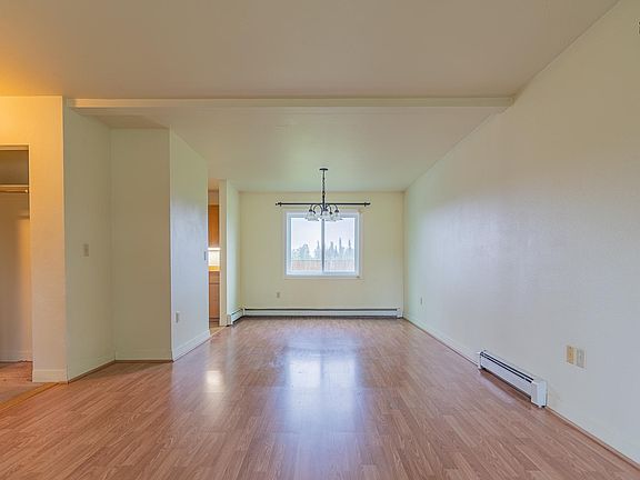 4th image of 1307 Bainbridge Blvd