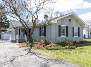 435 E Berry Rd, Barrington, IL 60010