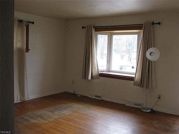 5th image of 1013 Oakwood Dr