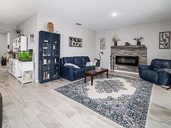 4th image of 6 Malauka Cir