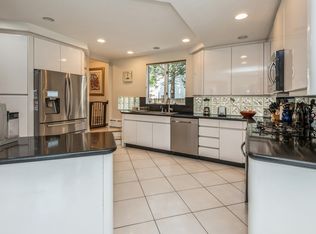 6 Cary Rd, Great Neck, NY 11021