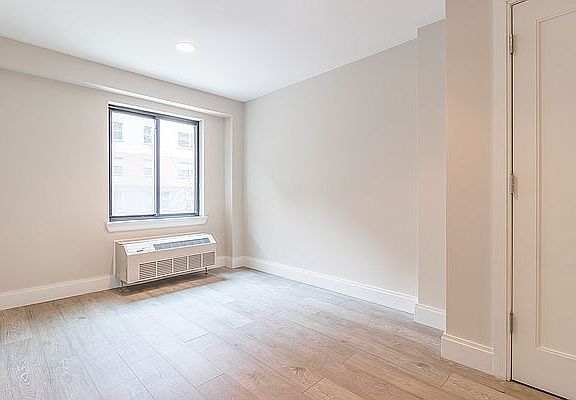 3rd image of 238 E 106th St #5B