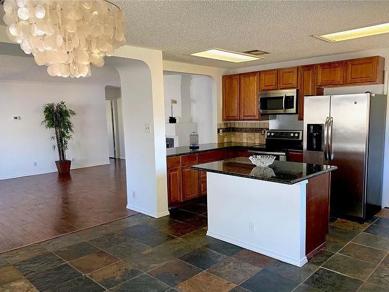 2907 Donnell Dr — Photo 3