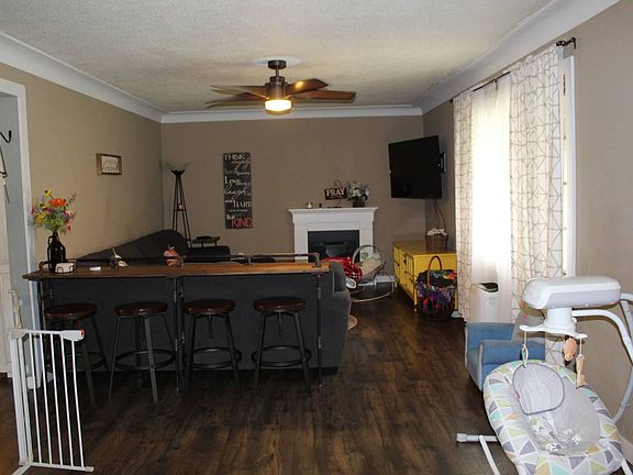 2nd image of 820 Mayo St