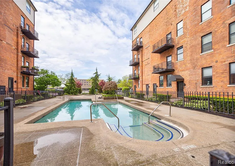 6533 E Jefferson Ave #604RT