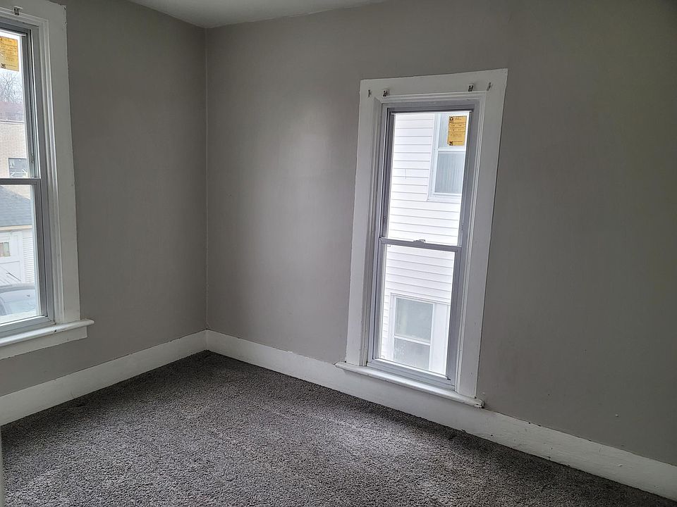 2nd image of 1534 Coit Ave NE #1534