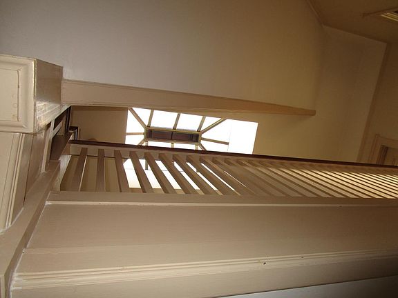 3rd image of 932 Cabrillo St APT 3